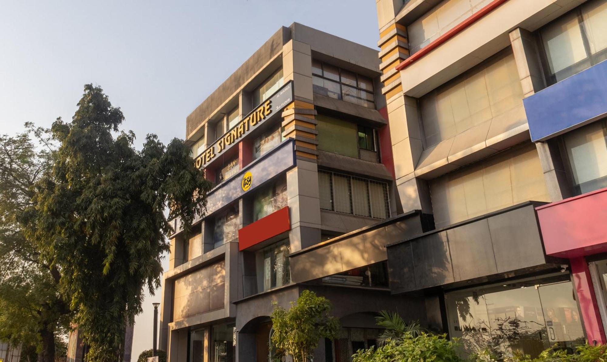 Itsy Hotels Signature, Nehru Nagar 阿穆达巴 外观 照片